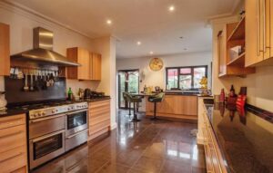 Elm Avenue, Upminster, RM14