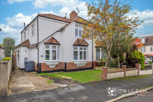 Whitethorn Gardens, Hornchurch, RM11