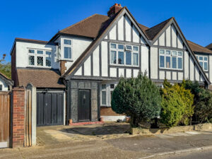 Ashleigh Gardens, Upminster, RM14