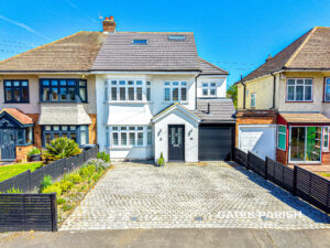 Huntsmans Drive, Upminster, RM14