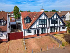 Meadow Way, Upminster, RM14 ***Potential Self Contained Annex STPP***